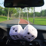 Dés pelucheux suspendus pour voiture 