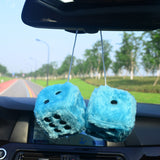 Dés pelucheux suspendus pour voiture 