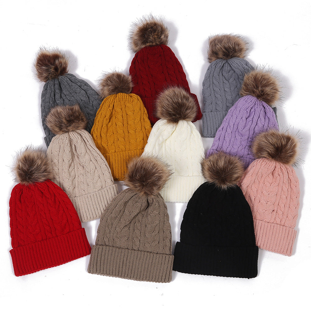 Bonnets d'hiver en tricot avec pompons en fausse fourrure 