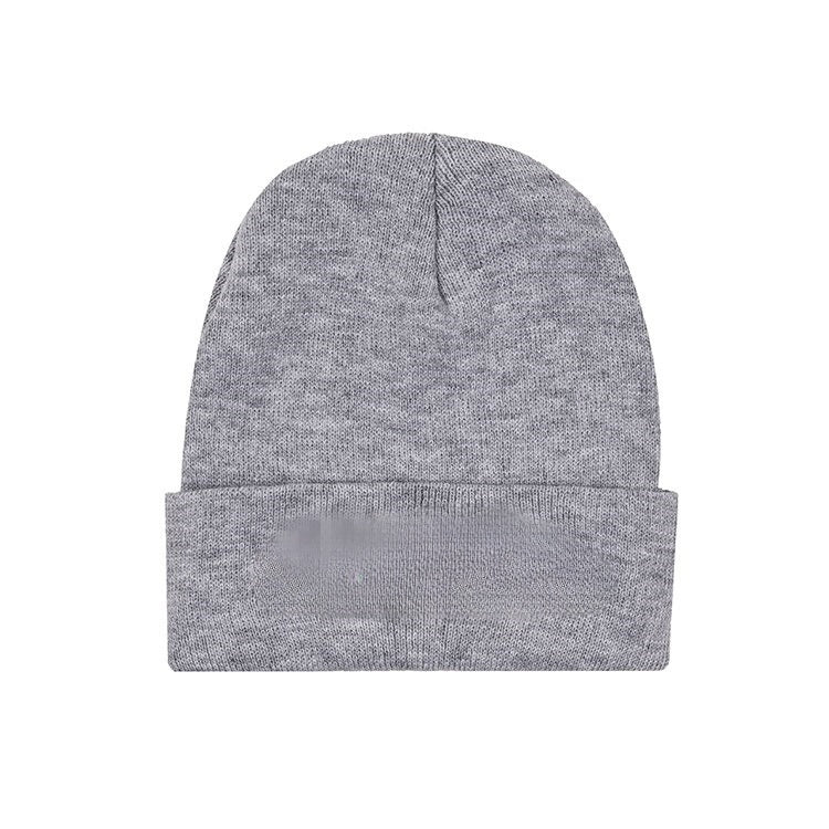 Bonnet en laine tricotée lisse 